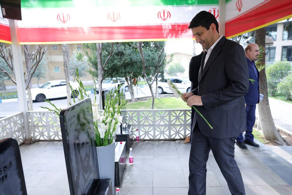 رویداد "چهارمین جشنواره هفته پژوهش" و "بزرگداشت مقام دکتر حکاک"